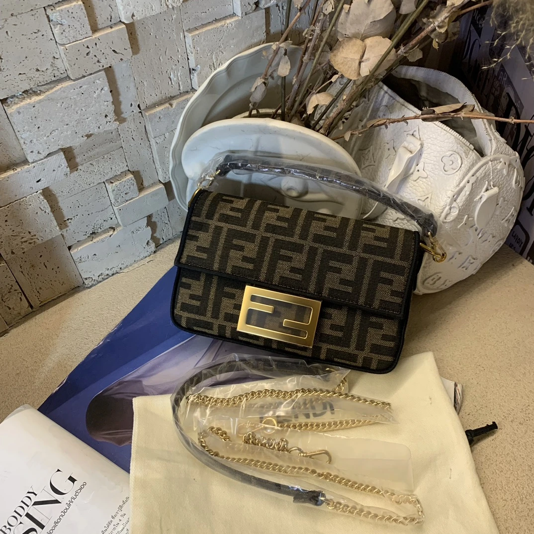 全新未使用 FENDI/芬迪 BAGUETTE系列 mini 老花迷你 法棍 拆单1