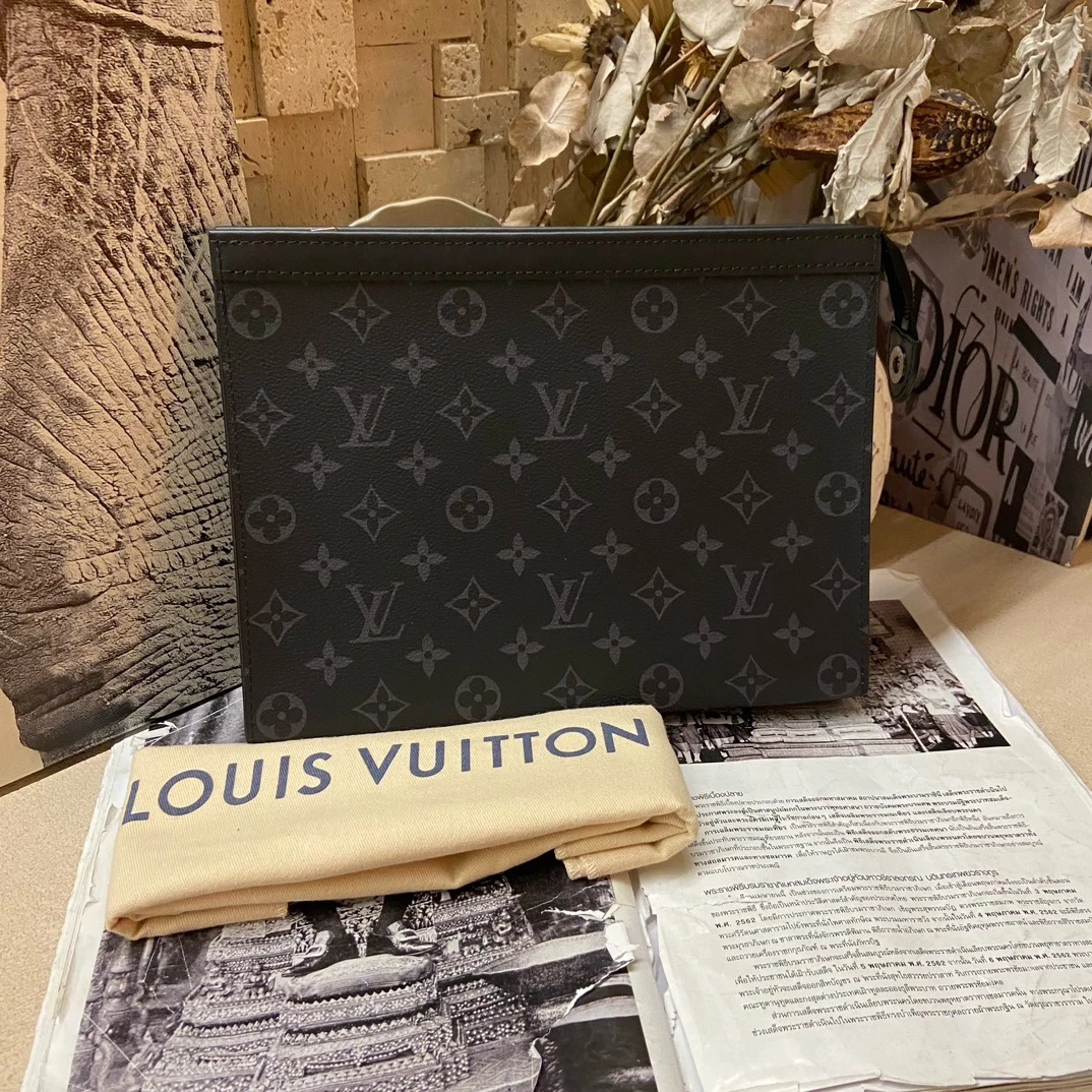 全新未使用 LouisVuitton/路易威登 黑老花洗漱包 手拿包26