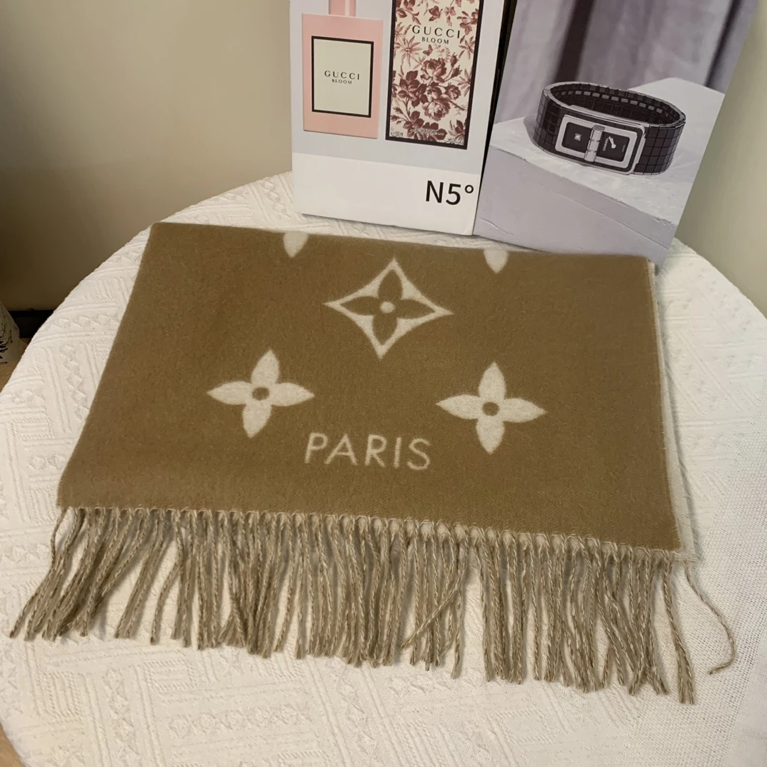 全新未使用 LouisVuitton/路易威登 深奶茶色双面绒围巾