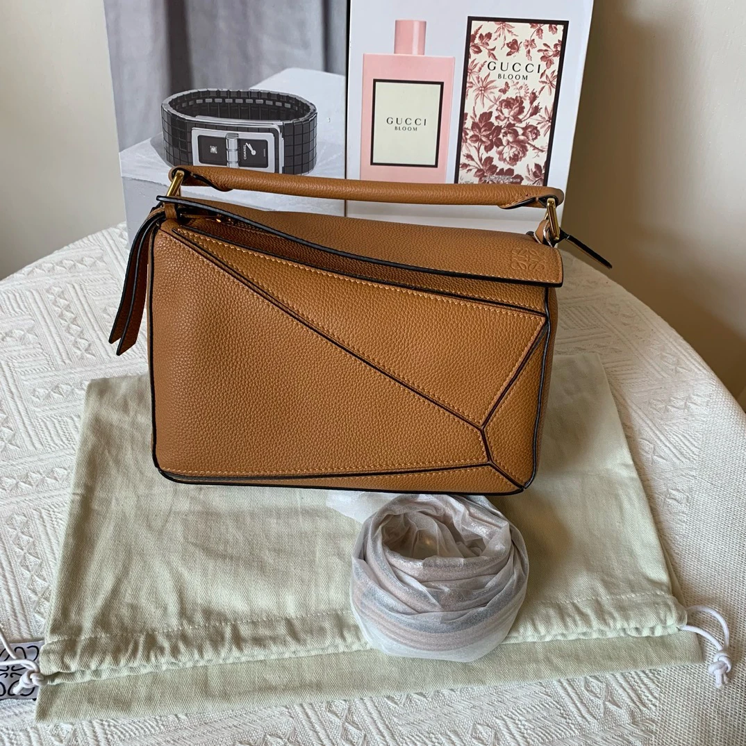 全新未使用 LOEWE/罗意威 焦糖色 puzzle 小号