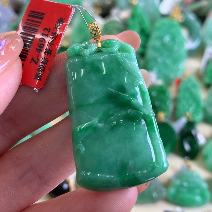 翡翠吊坠(不含链)18K金镶嵌