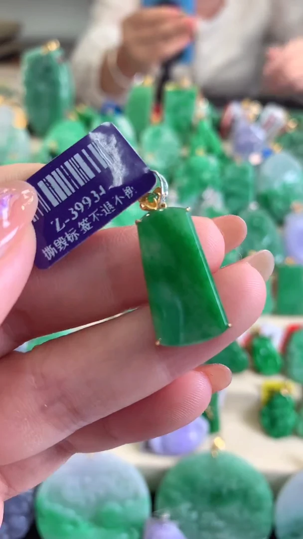 【闪购商品】翡翠吊坠(不含链)18K金镶嵌挂件