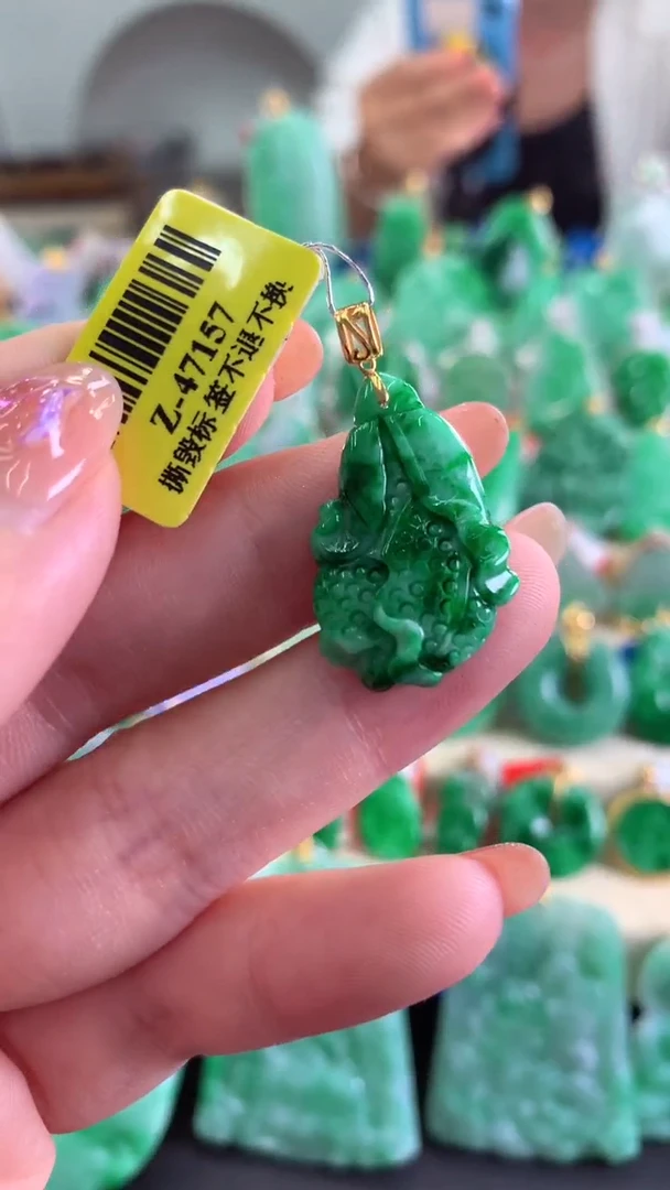 【闪购商品】翡翠吊坠(不含链)18K金镶嵌挂件