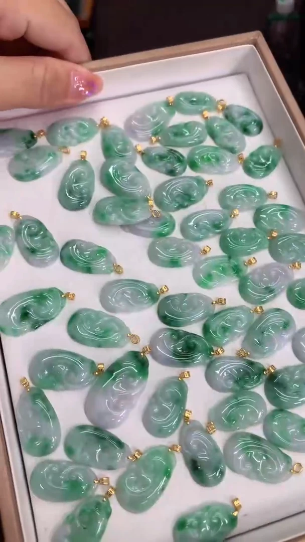 【闪购商品】翡翠吊坠(不含链)18K金镶嵌多样性选其一发货