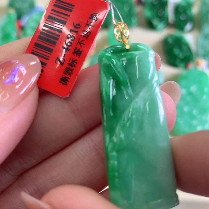 翡翠吊坠(不含链)18K金镶嵌