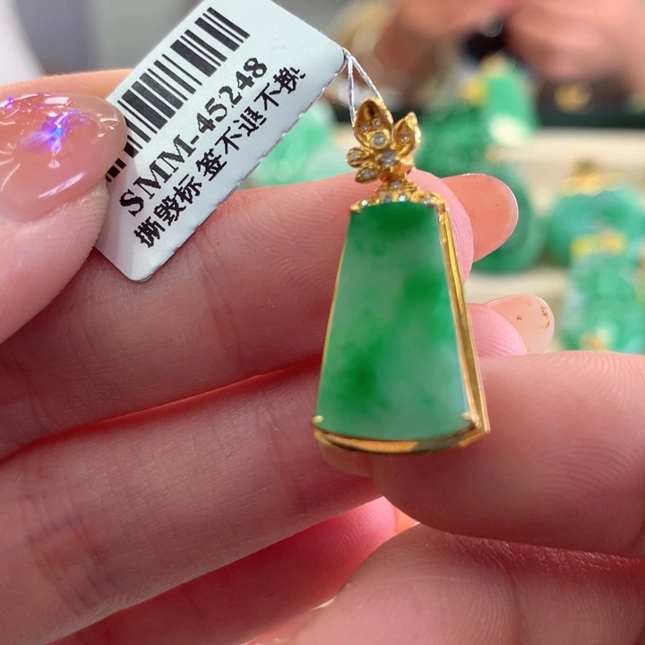 翡翠吊坠(不含链)18K金镶嵌