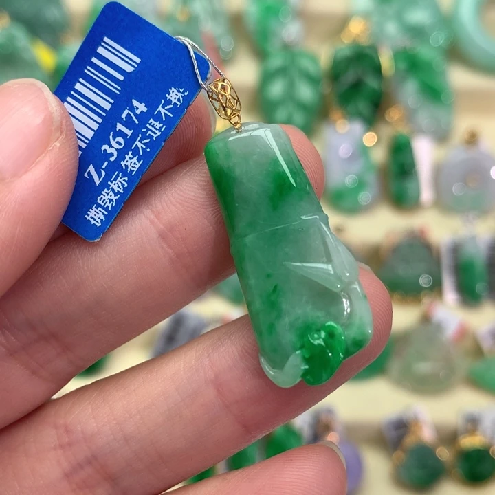 翡翠吊坠(不含链)18K金镶嵌