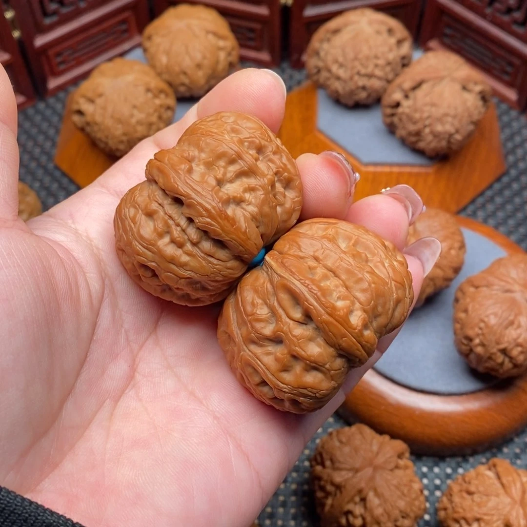 文玩核桃吊坠47尺镶嵌款元宝