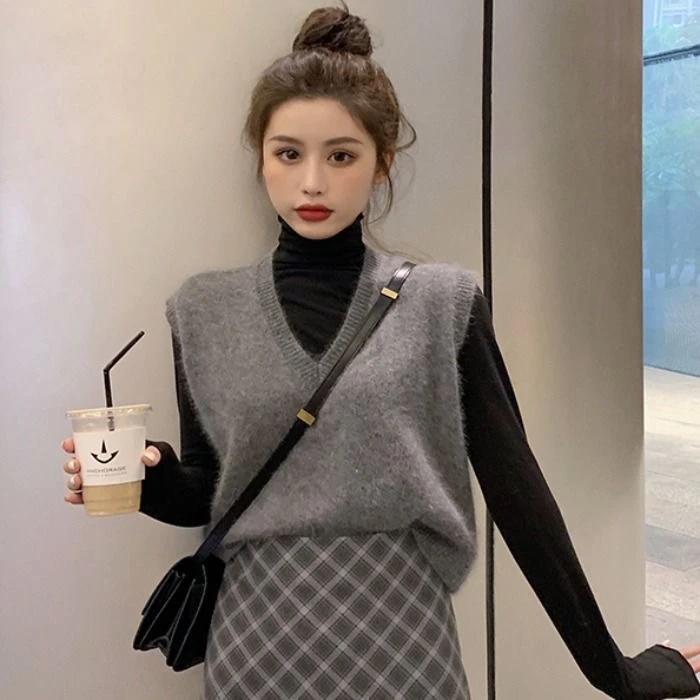 好百搭的一个马甲呀 韩版新款针织马夹小背心女复古V领坎肩针织