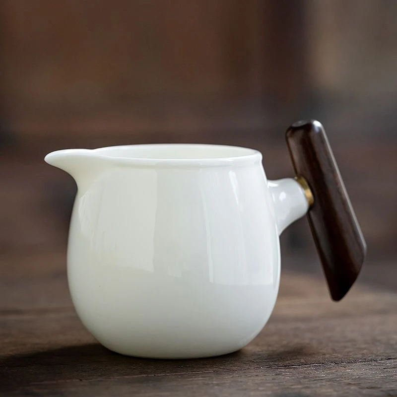 羊脂玉白瓷公道杯手工描金单个分茶器陶瓷木侧把匀茶杯大容量茶海