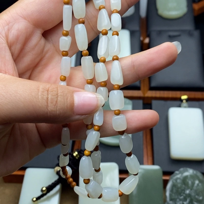 【闪购商品】和田玉（糖玉）颈饰未镶嵌樱****子
