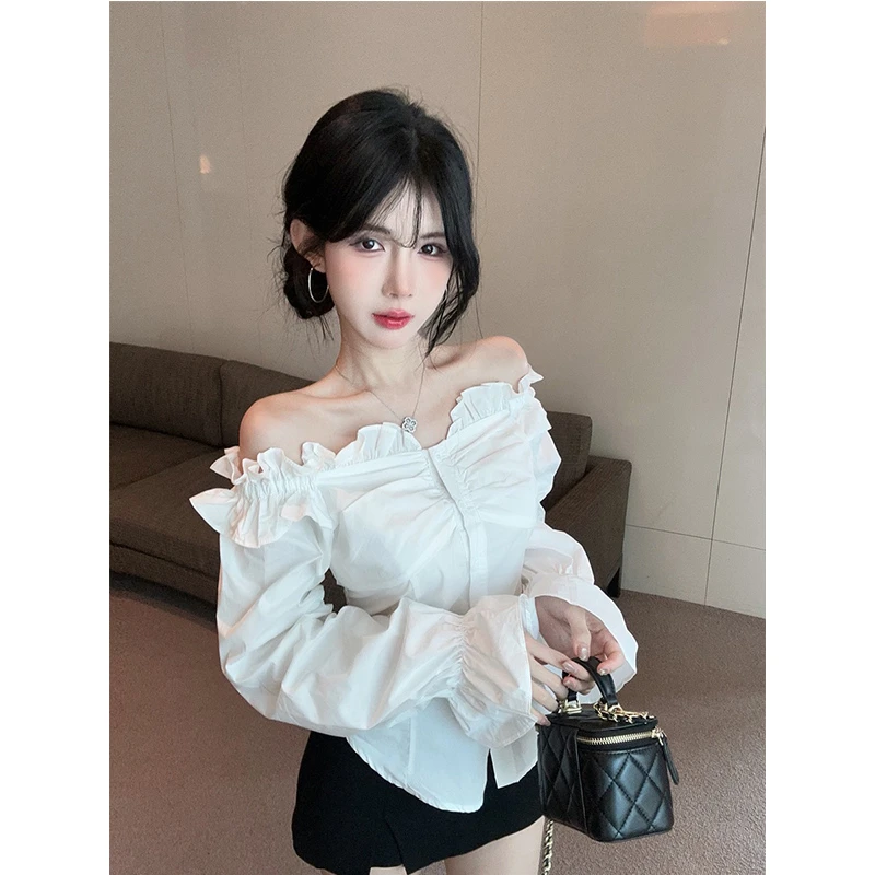 高级感甜辣法式白色露肩一字肩荷叶边衬衣上衣小衫半身裙裤两件套