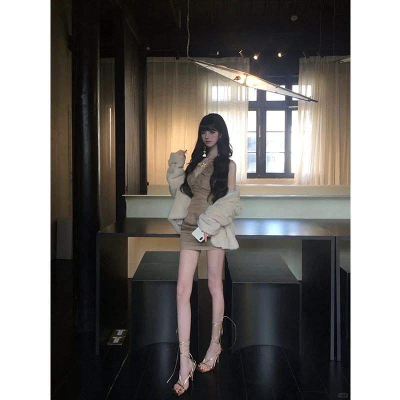 长袖环保外套毛衣秋冬季纯欲风镂空挂脖连衣裙女性感包臀短裙套装