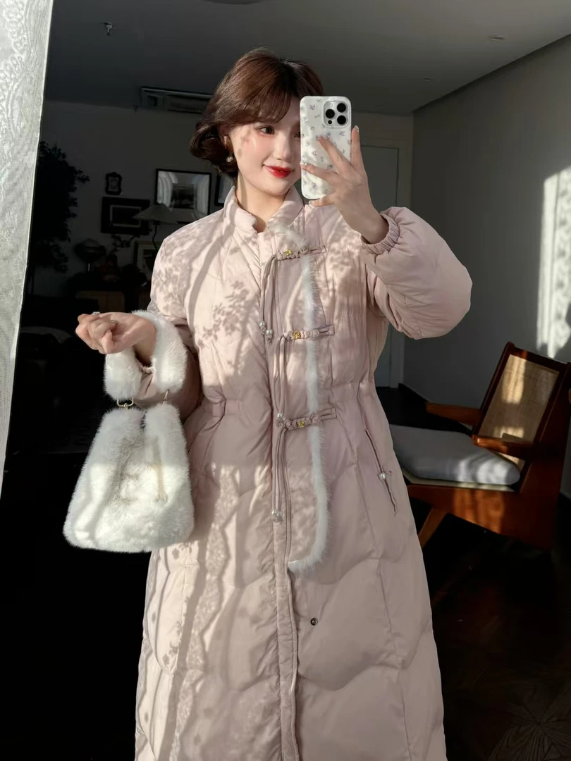 蕾英俊-砚雪书-冬季新款新中式盘扣宽松立领羽绒服外套-JF5674