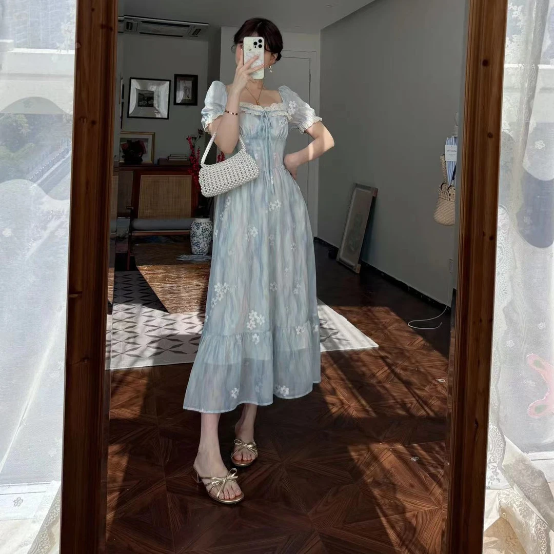 蕾英俊-一池月光-夏季新款气质温柔风方领法式连衣裙-JF4832