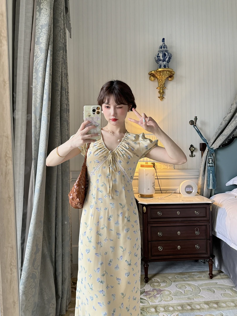蕾英俊-斐济假日-夏季气质时尚新款碎法式V领裙女装连衣裙-JF4959