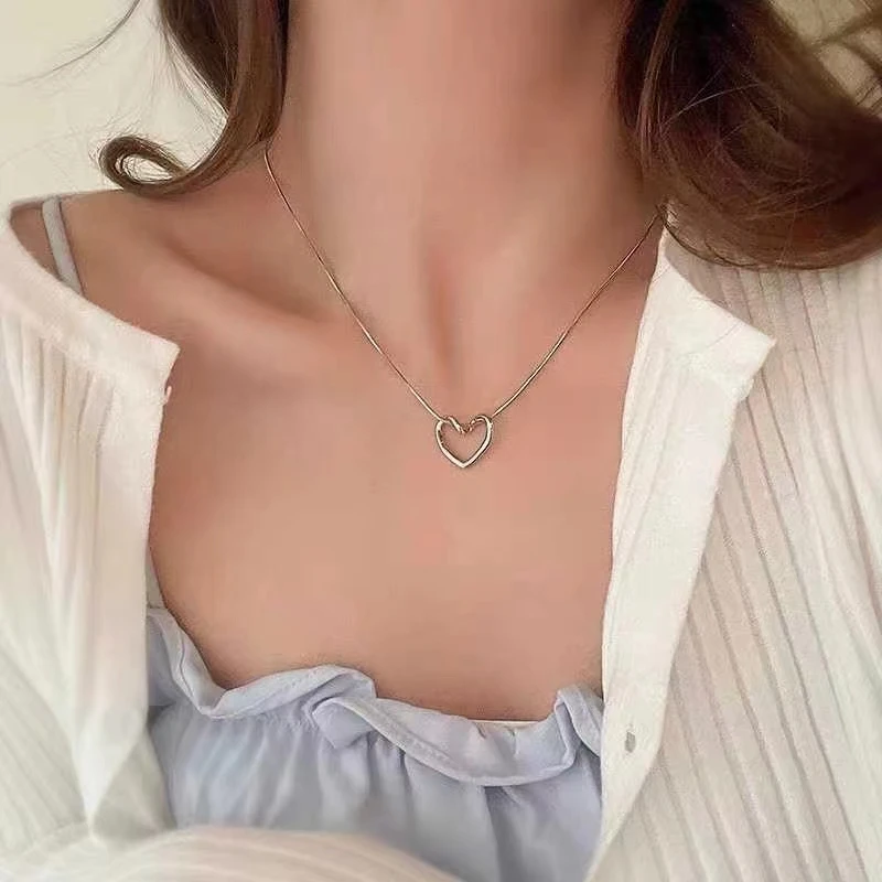 合金项链 钛钢项链镂空爱心女简约吊坠百搭锁骨链素链配饰时尚ins