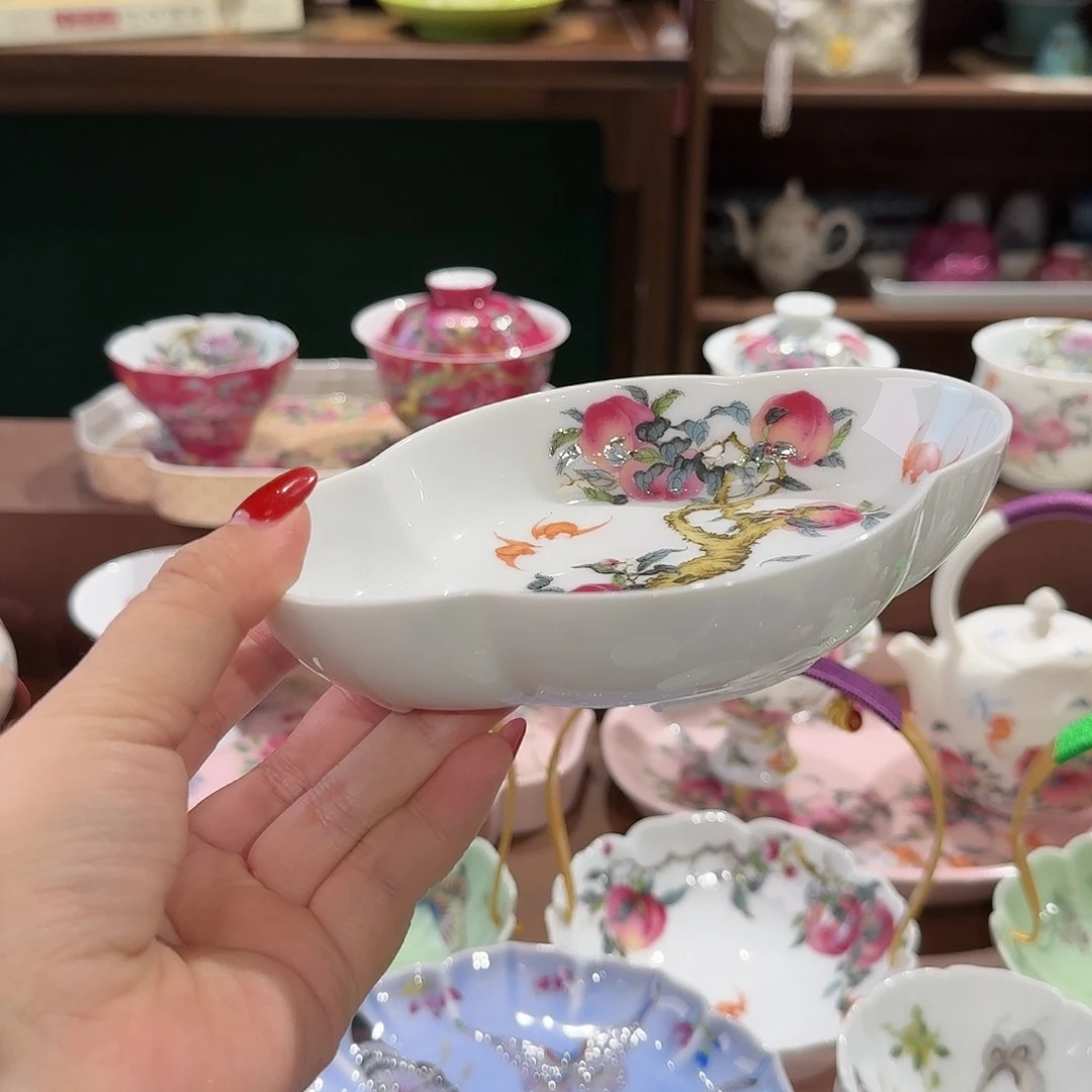 珐琅彩瓷器主人杯茶具