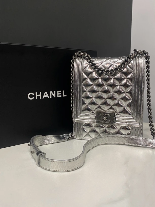 95新 Chanel/香奈儿 竖版太空银Leboy包/27开16Cm/JJ4032204