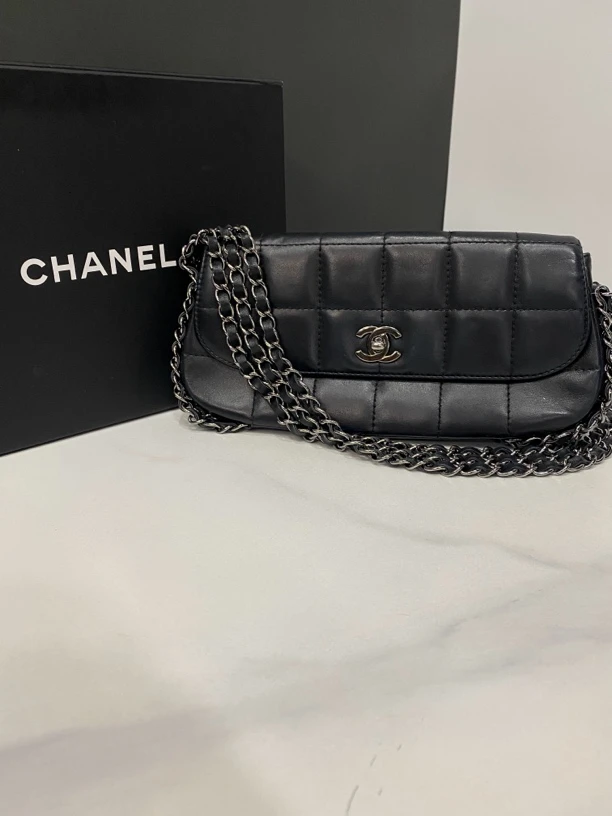 95新 Chanel/香奈儿 黑银滚边法棍包8开26cm/HK41600820