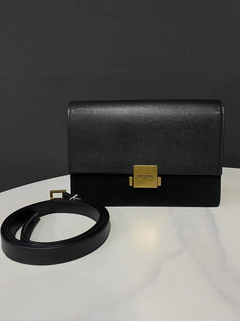 95新  街角/Ysl黑金方扣邮差包24Cm/JN3053003