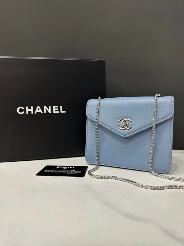 95新  街角/香奈儿蓝色信封链条包5开卡16cm/JJ4060102