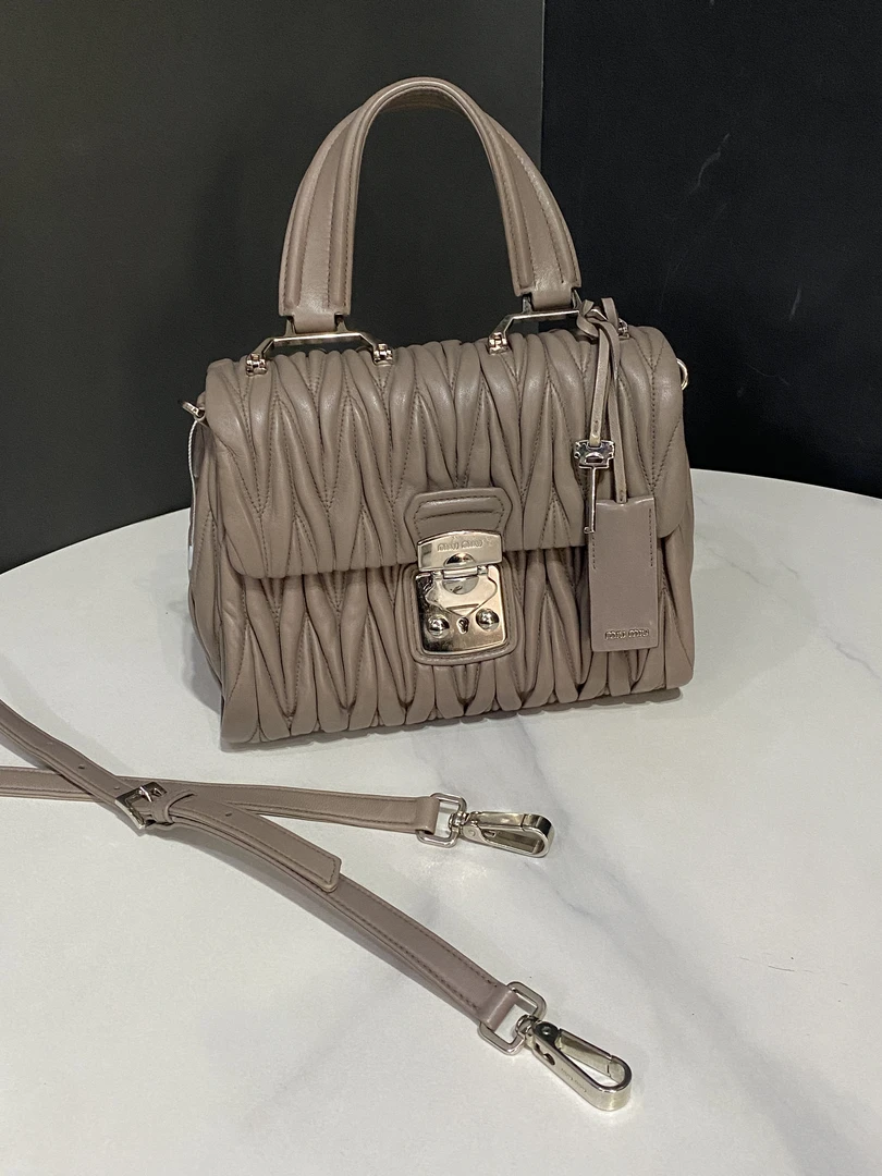 95新  街角/MIUMIU手提邮差包23Cm/JN3052405