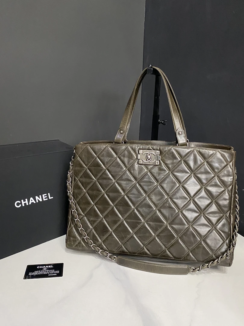 95新  街角/香奈儿Leboy扣手提托特包16开卡40Cm/JJ3121623