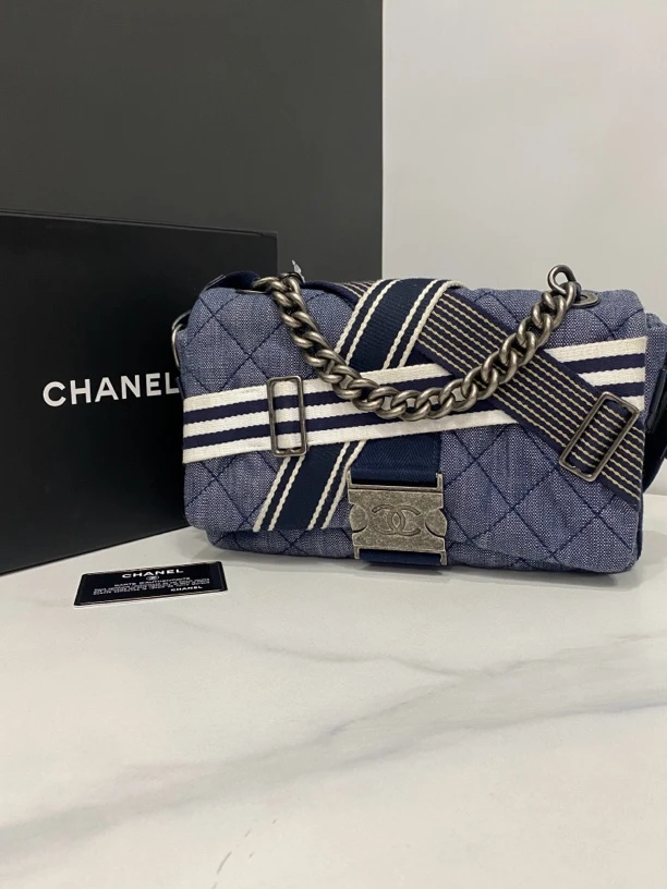 95新 Chanel/香奈儿 牛仔机场邮差包/22开卡28Cm/JJ4071304