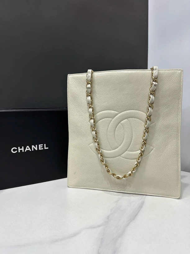 95新 Chanel/香奈儿 白色双C油蜡琴谱包30开29cm/JJ4032102