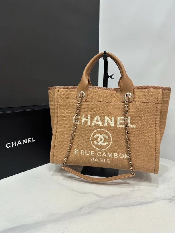 99新 Chanel/香奈儿 奶茶色沙滩包芯片34cm/JJ4090903