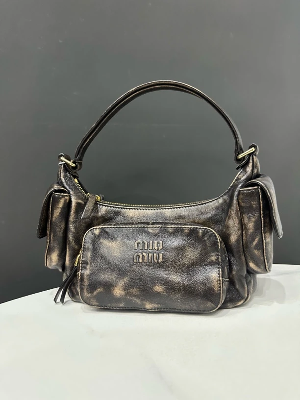 99新 MIU MIU/缪缪 23秀款做旧hobo腋下包22cm/JJ4102603