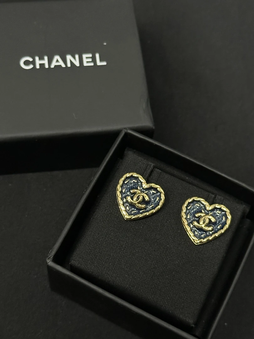 95新 Chanel/香奈儿 香奈儿24P珐琅心型耳钉/JJ04070522