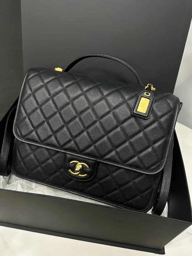 95新 Chanel/香奈儿 22K黑金双肩包芯片30cm/JJ4081702