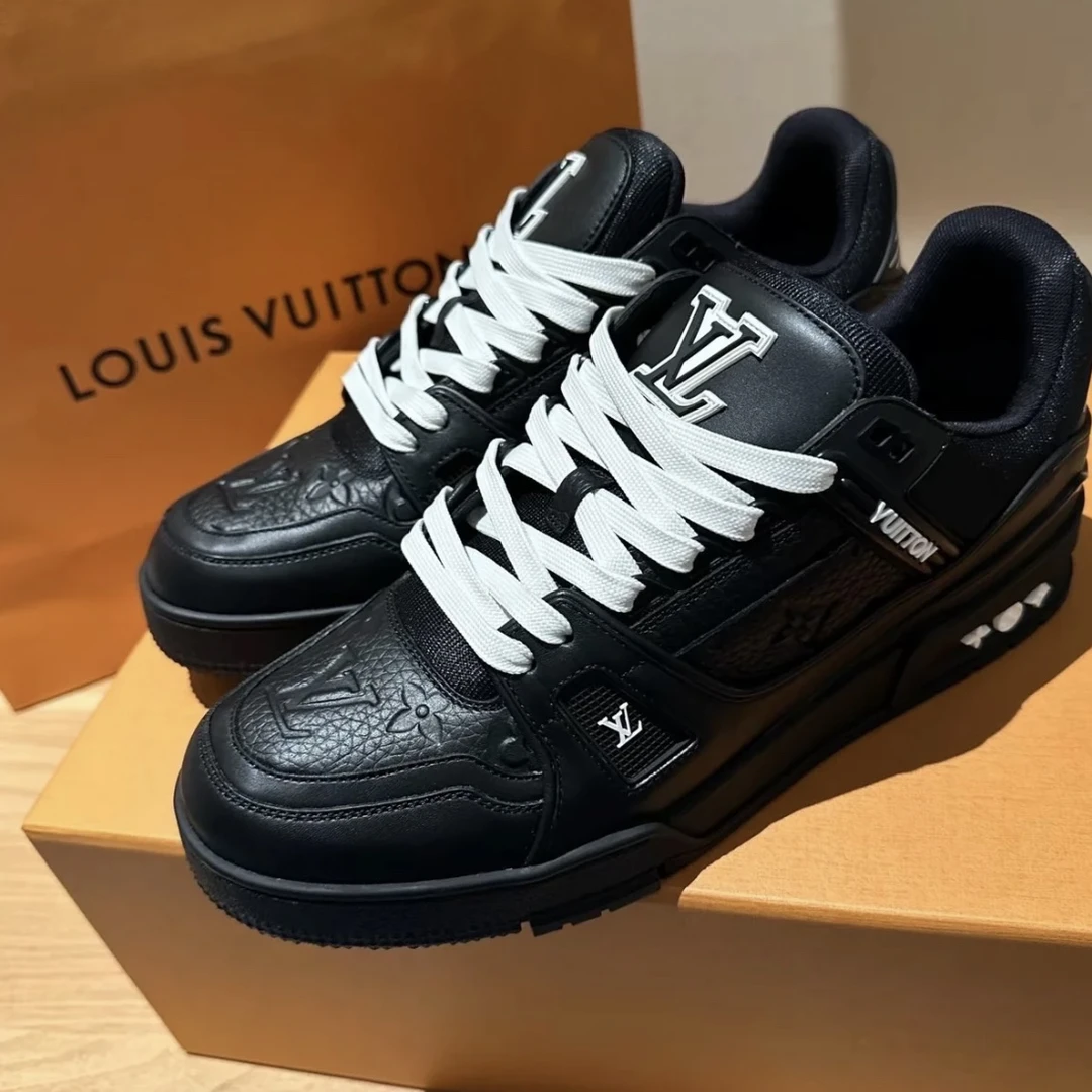 未使用 LouisVuitton/路易威登 黑武士 trainer运动鞋 现买