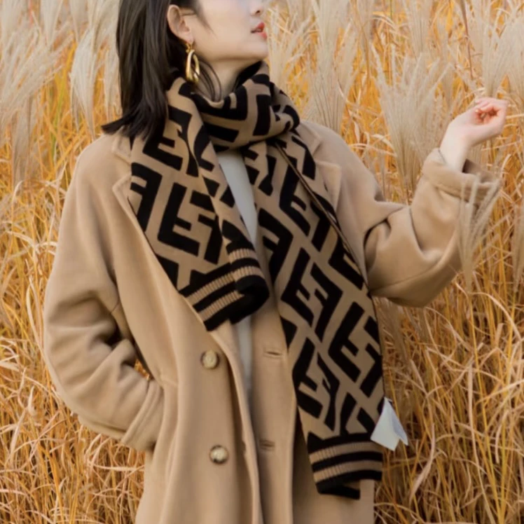 全新未使用 FENDI/芬迪 FF图案 羊毛大logo 棕色 围巾带专柜小票