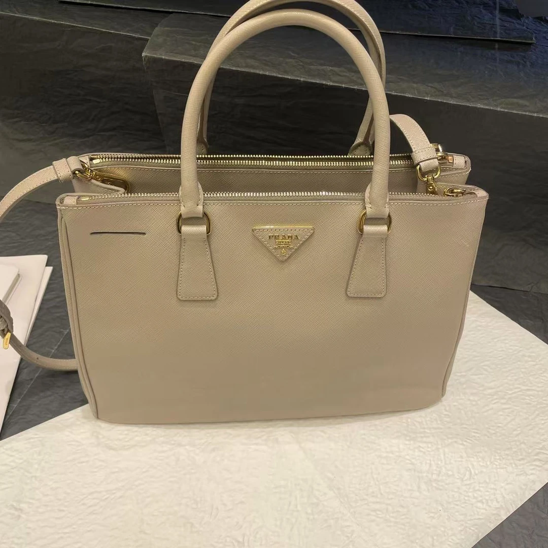 95新 Prada/普拉达 【小考拉】prada 灰金杀手中号斜挎包