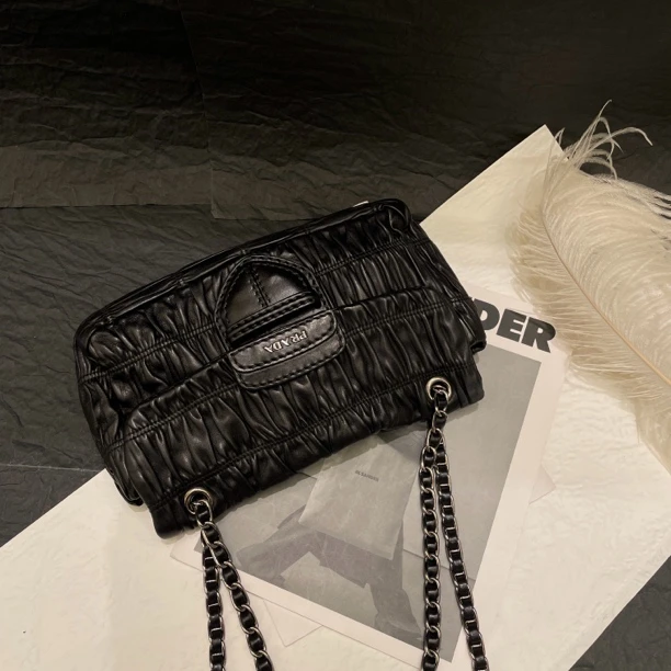 95新 Prada/普拉达 【小考拉】Prada 黑色so black褶皱斜挎包