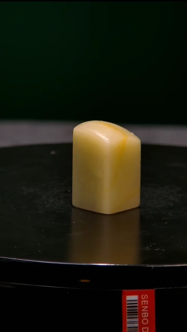 【闪购商品】青田石菜花黄素章