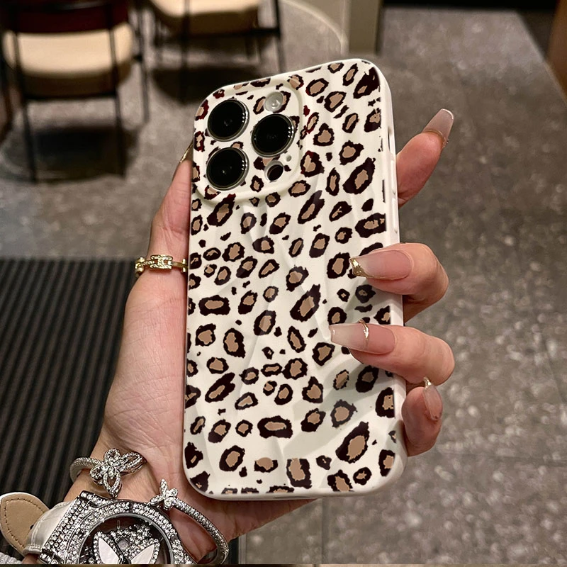 满屏豹纹适用iphone15苹果12褶皱手机壳14promax全包13防摔壳11/8