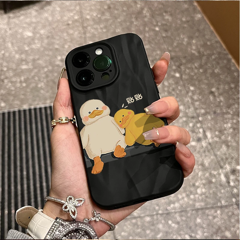 贴贴鸭子iphone15苹果手机壳14promax褶皱13P全包12/11软硅胶卡通