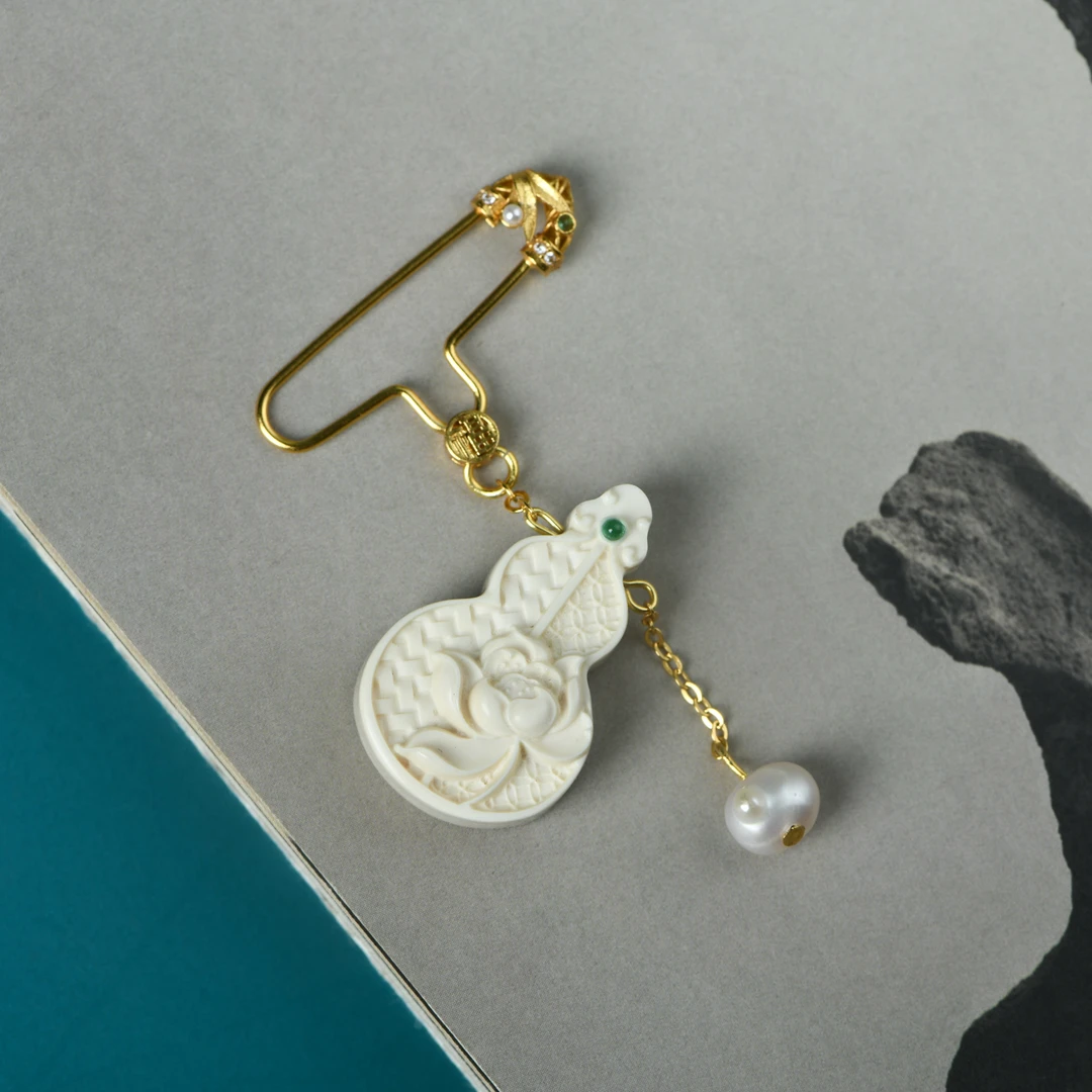 猛犸精雕福禄双骄胸针