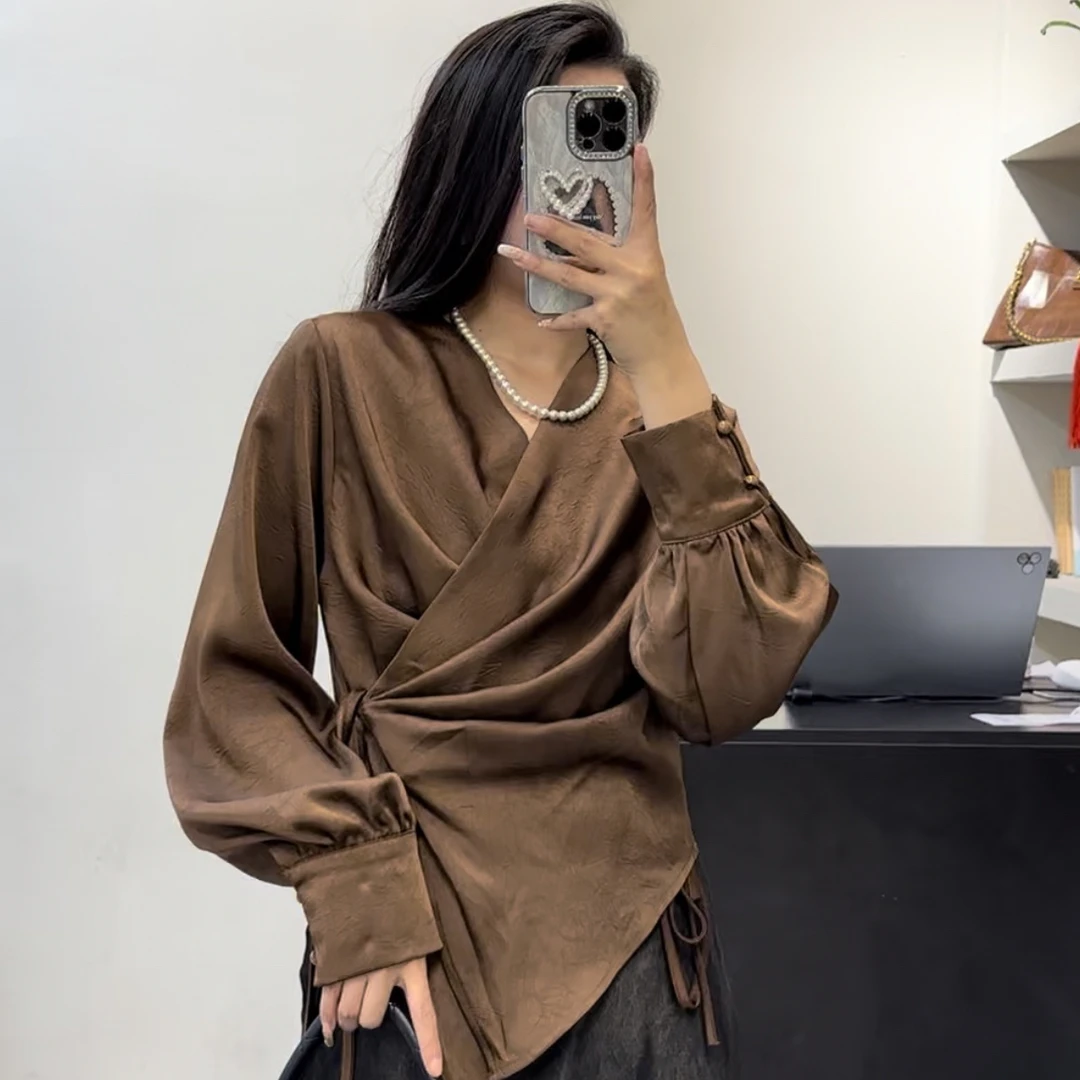 LILI设计感高级断面压花绑带V领上衣3358