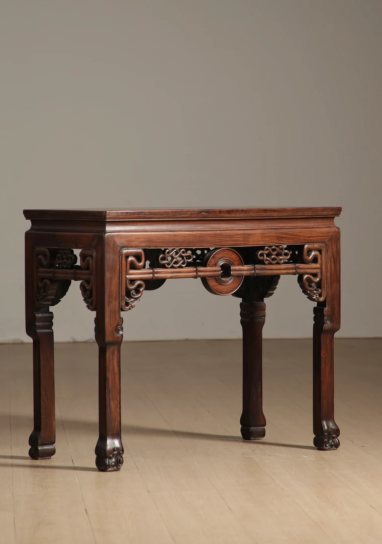 苏作老红木拱璧纹三弯腿供桌