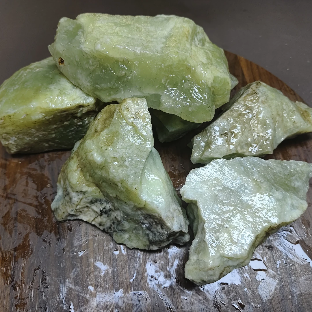 纯天然玉石 岫玉原石 随机发货发其中一 要哪个可以跟主播备注