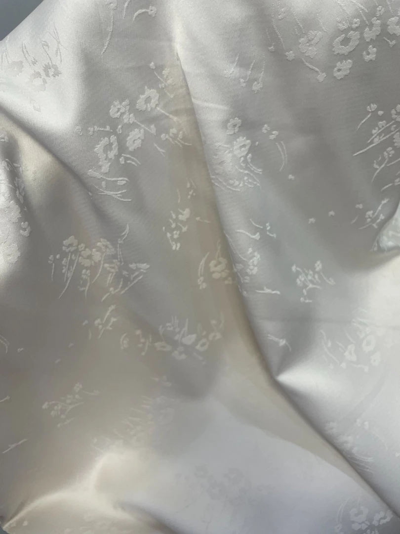 【小喇叭】缎面小碎花提花面料