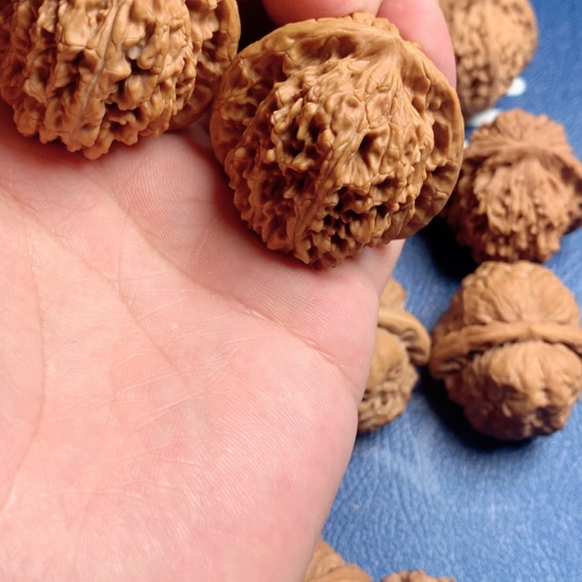 【闪购商品】文玩核桃吊坠不**鹤