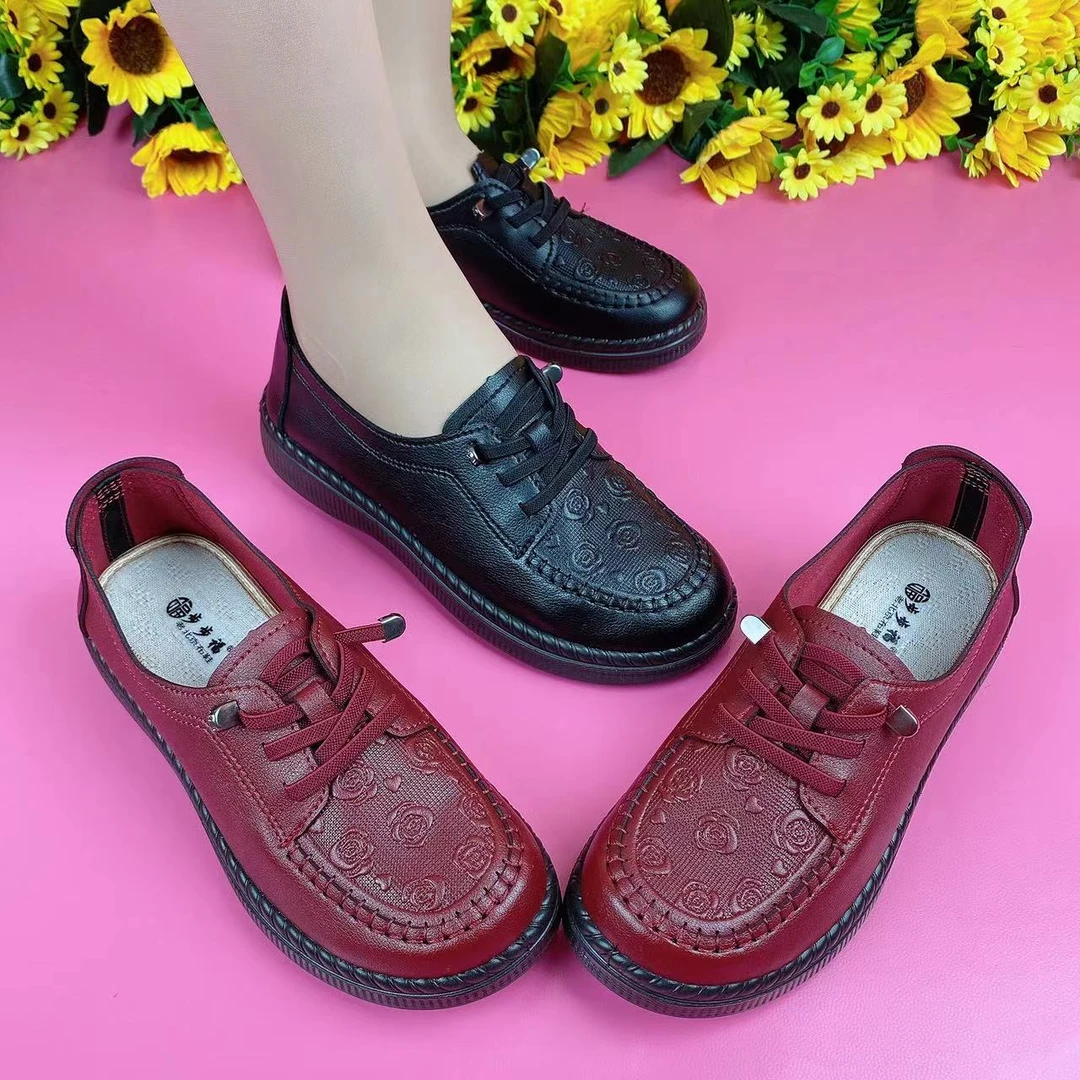 妈妈鞋女秋季新款单鞋休闲软底一脚蹬平底鞋中老年人北京布鞋红色