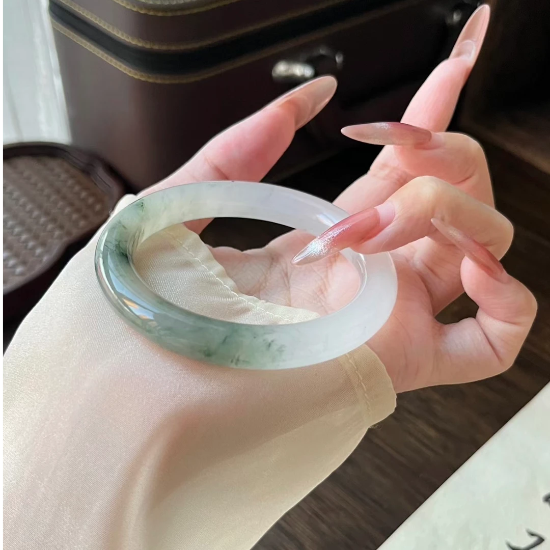 新疆天然玉石天山翠手镯冰透半山半水不知春圆条少女款多样性发一