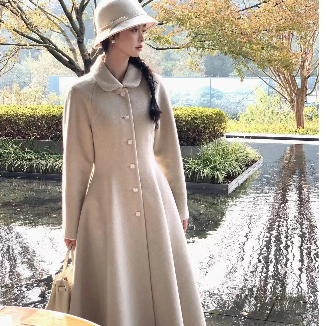 赫本风白色呢子大衣女秋冬新款今年流行高级感超好看2025早秋女装